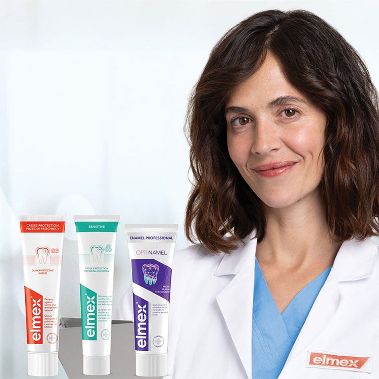 kobieta i pasty elmex